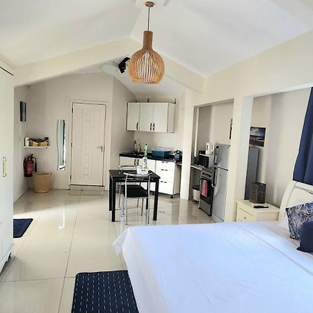 Lovely Studio Apartment With Views Of The Lagoon. Гранд-Бэй Экстерьер фото